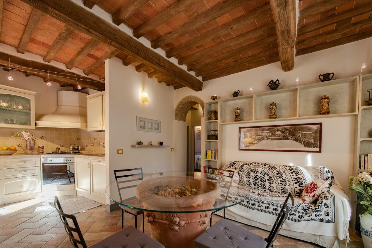 La Casina Di Pia Apartment Montieri Luaran gambar