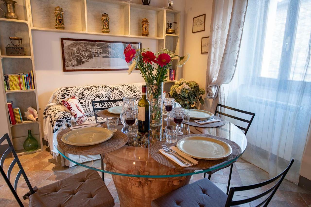 La Casina Di Pia Apartment Montieri Luaran gambar