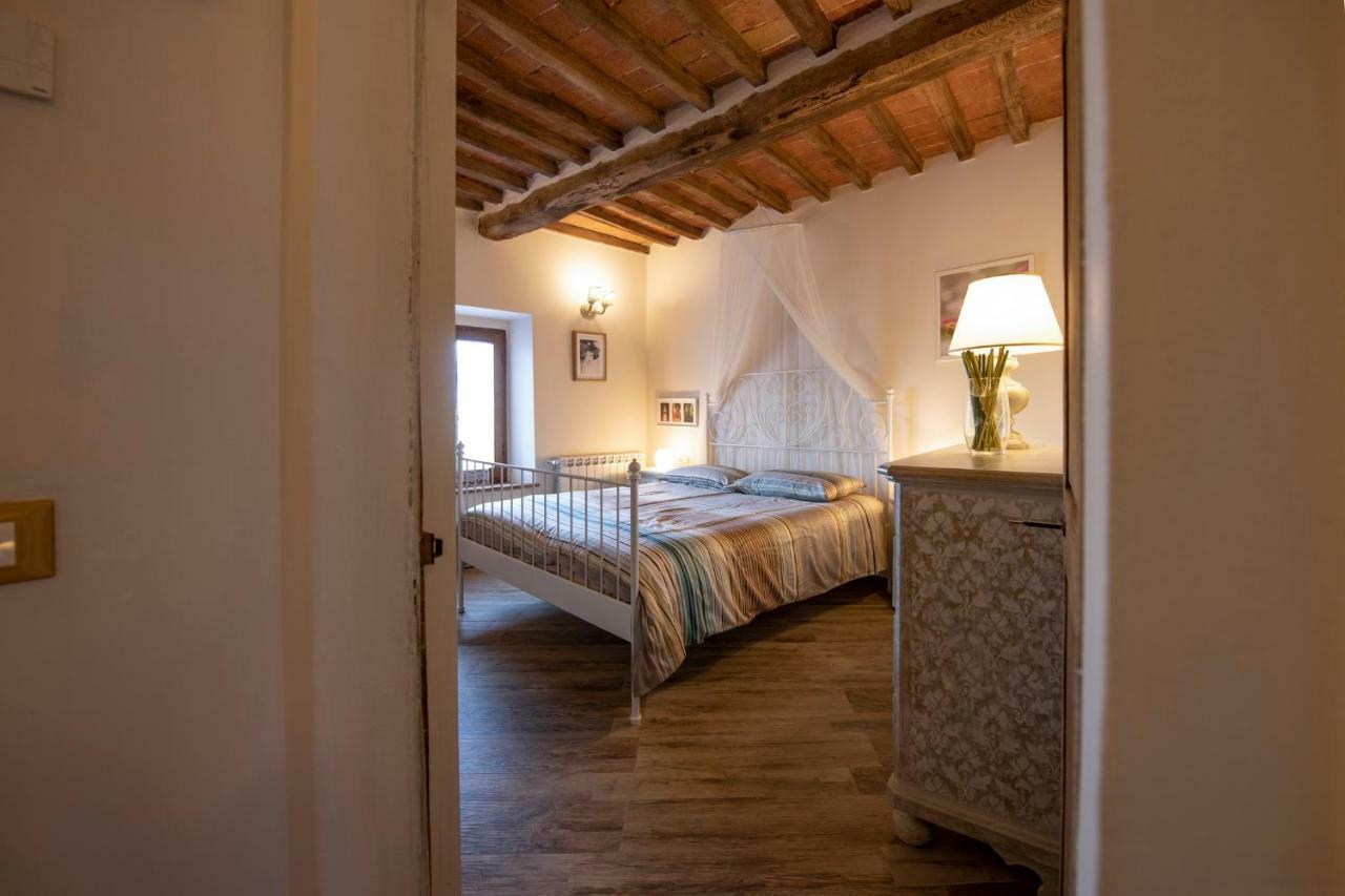 La Casina Di Pia Apartment Montieri Luaran gambar
