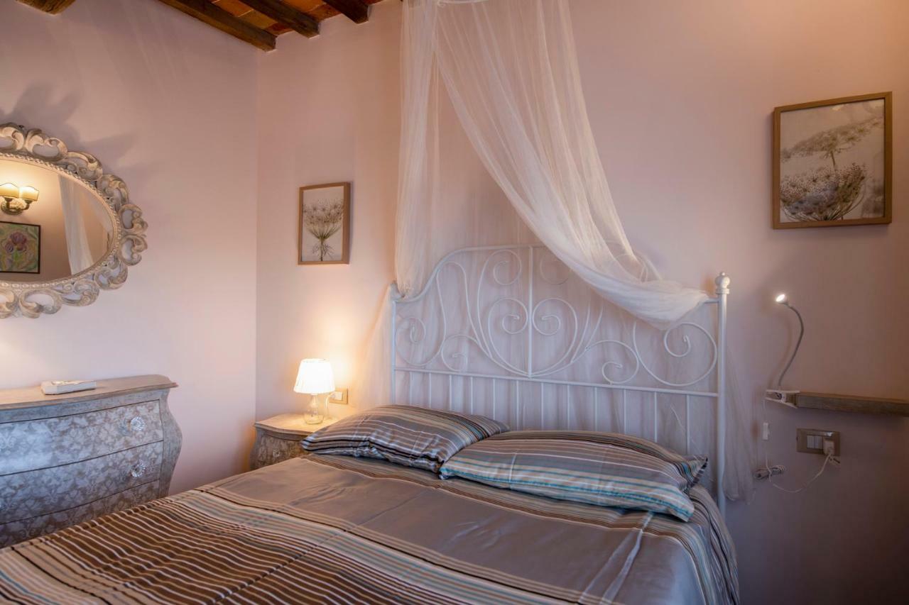 La Casina Di Pia Apartment Montieri Luaran gambar