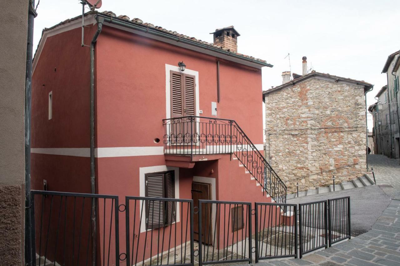 La Casina Di Pia Apartment Montieri Luaran gambar